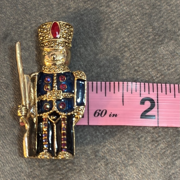 Vintage Toy Soldier Pin Brooch Nutcracker Enamel Silver Tone Metal Rhinestones - Picture 6 of 9